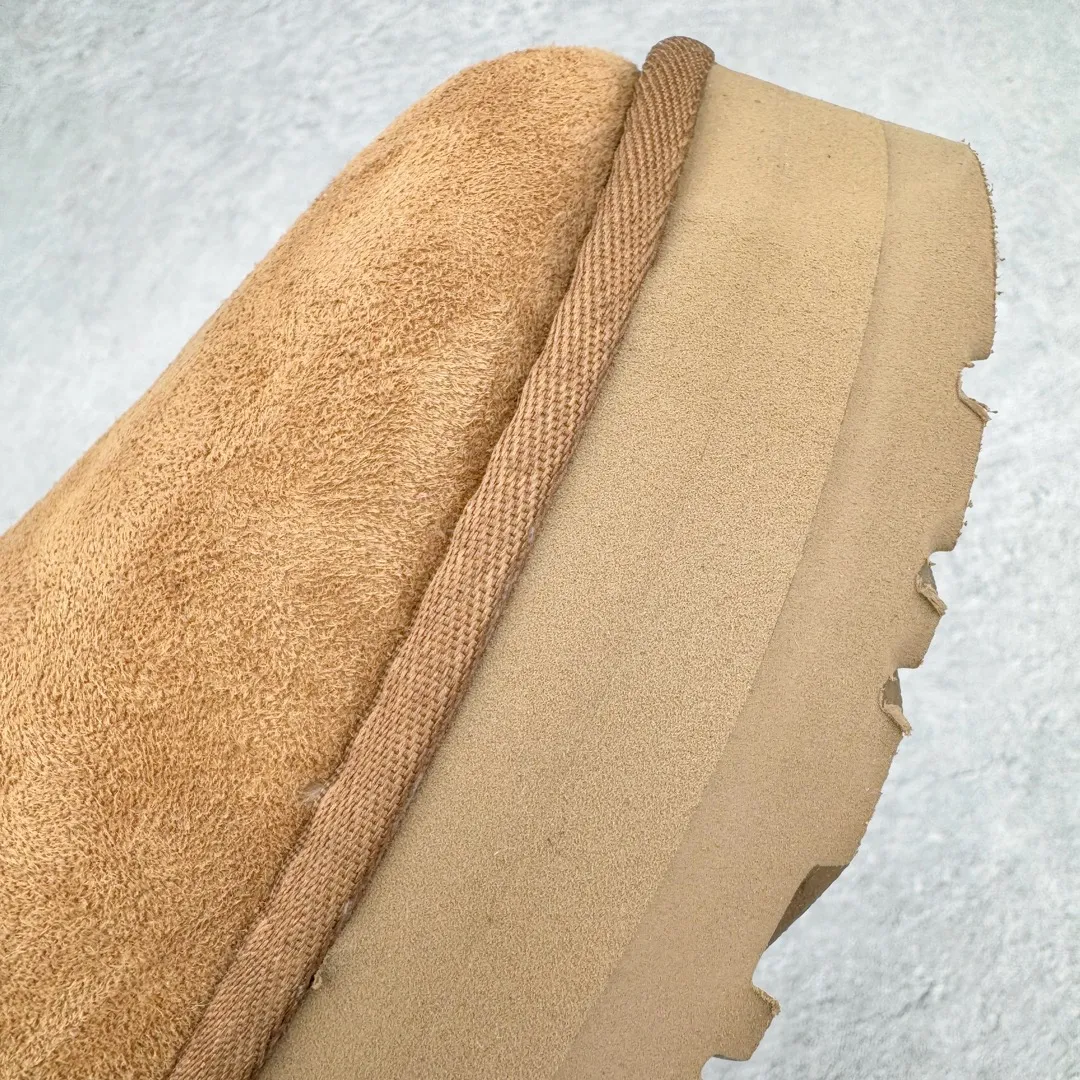 Pick up locally 💰520 UGG 5092 Classic autumn and winter sheepskin and fur integrated snow boots. All shoes are made of ZP. Longfeng A-grade Australian imported sheepskin and fur integrated brand OEM production line. Fully follow the ZP process. OEM original pattern maker. Adhering to the principle of no original shoe development and selection. Pay attention to every detail. The most authentic version on the market. TREADLITE "Light Wing" technology outsole. Light/durable/flexible/pile size: 35 36 37 38 39 40 Coding: by2936070